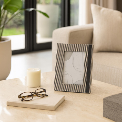 22623#4x6" Lines Resin Photo Frame, Black/white