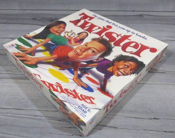 Twister - The Game That Ties You Up In Knots Milton Bradley Hasbro - 2002 *New