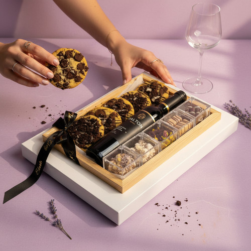 Luxury Gourmet Gift Set – 7 Artisan Cookies & 5 Assorted Chocolate Cubes with Wine
