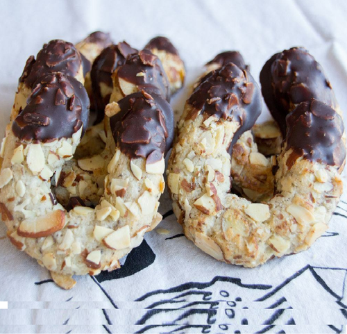 KOSHER FOR PASSOVER (NON-GEBRUCHTS) Almond Horns - New QTY 30 pcs Per 9x13