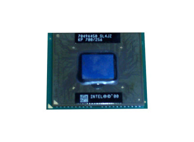 Intel Pentium III 700MHz notebook processor for Socket 495-Pin micro-PGA2.
