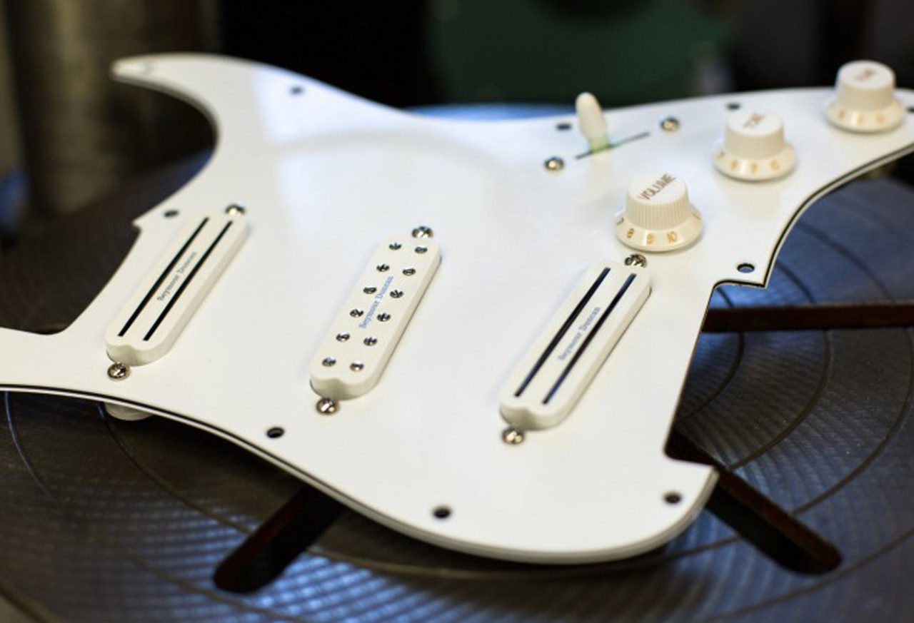 Seymour Duncan Dave Murray Loaded Pickguard - white