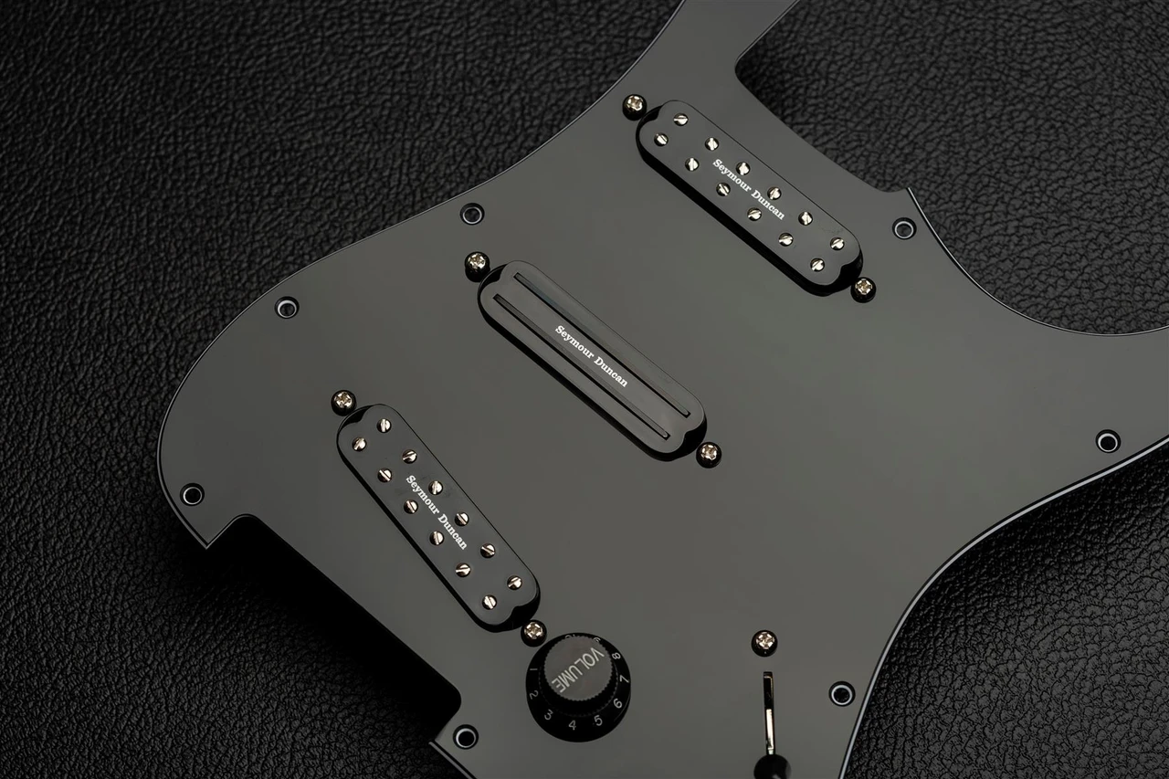 Seymour Duncan Janick Gers Loaded Pickguard for Strat - black