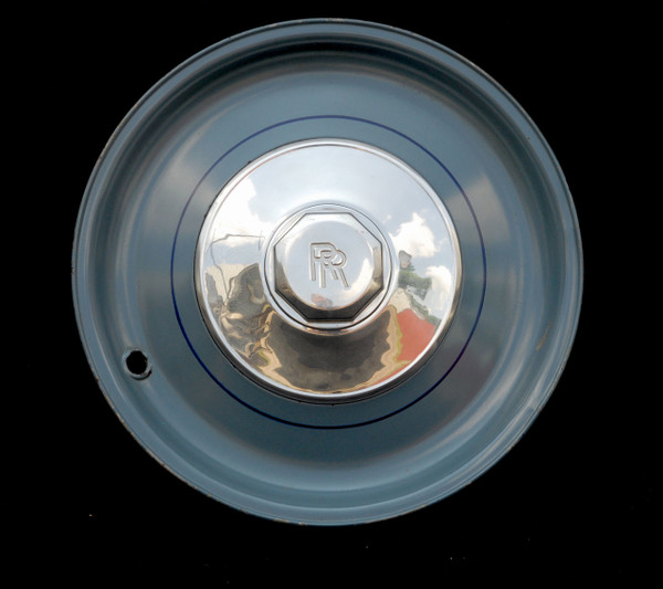 Rolls Royce Silver Wraith Hubcap