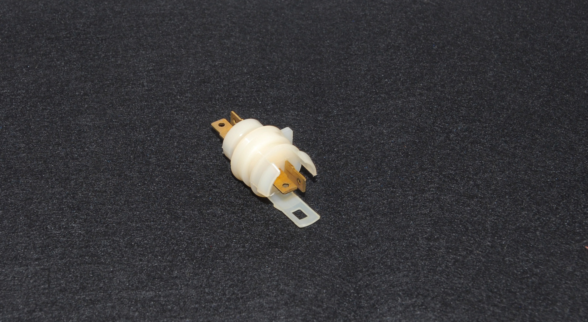 Connector Sleeve Solenoid (GM2984091)