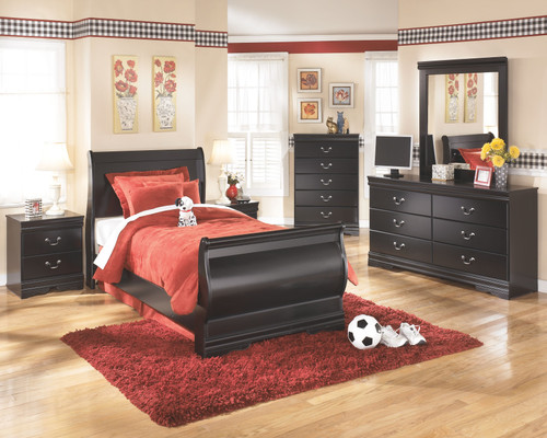 Huey Vineyard - 7 Pc. - Dresser, Mirror, Twin Sleigh Bed, 2 Nightstands - Black