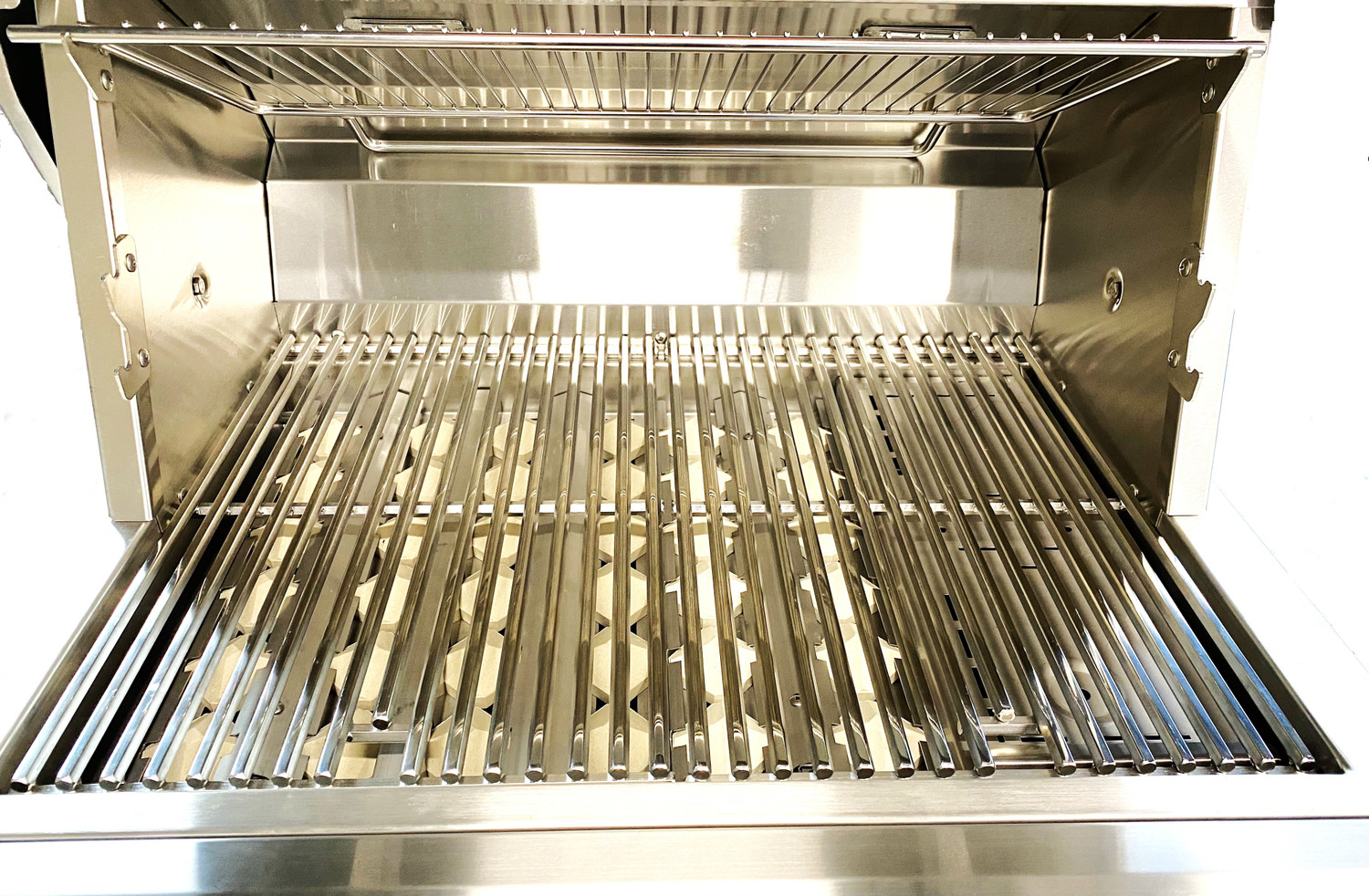 Inside view of Twin Eagles DHBQ30G Grill Inside view of Twin Eagles DHBQ30G Grill