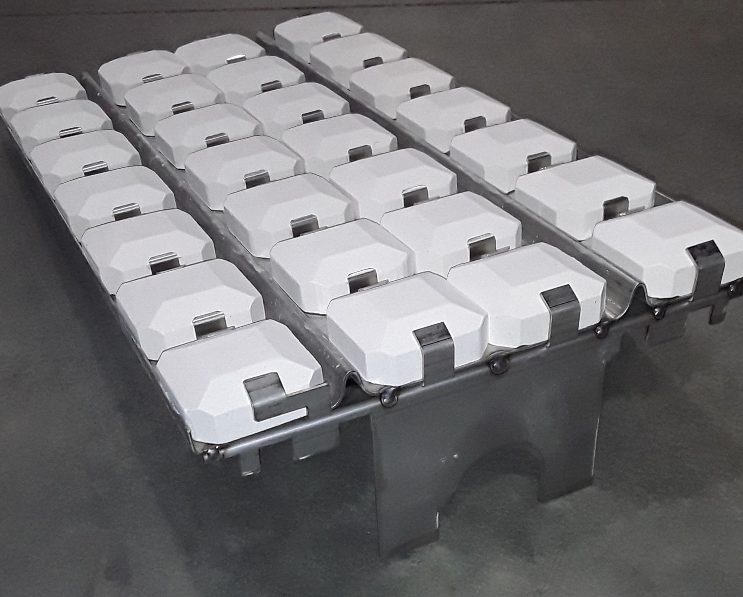 Viking VQGI Complete Tray with Briquettes - 062004-00