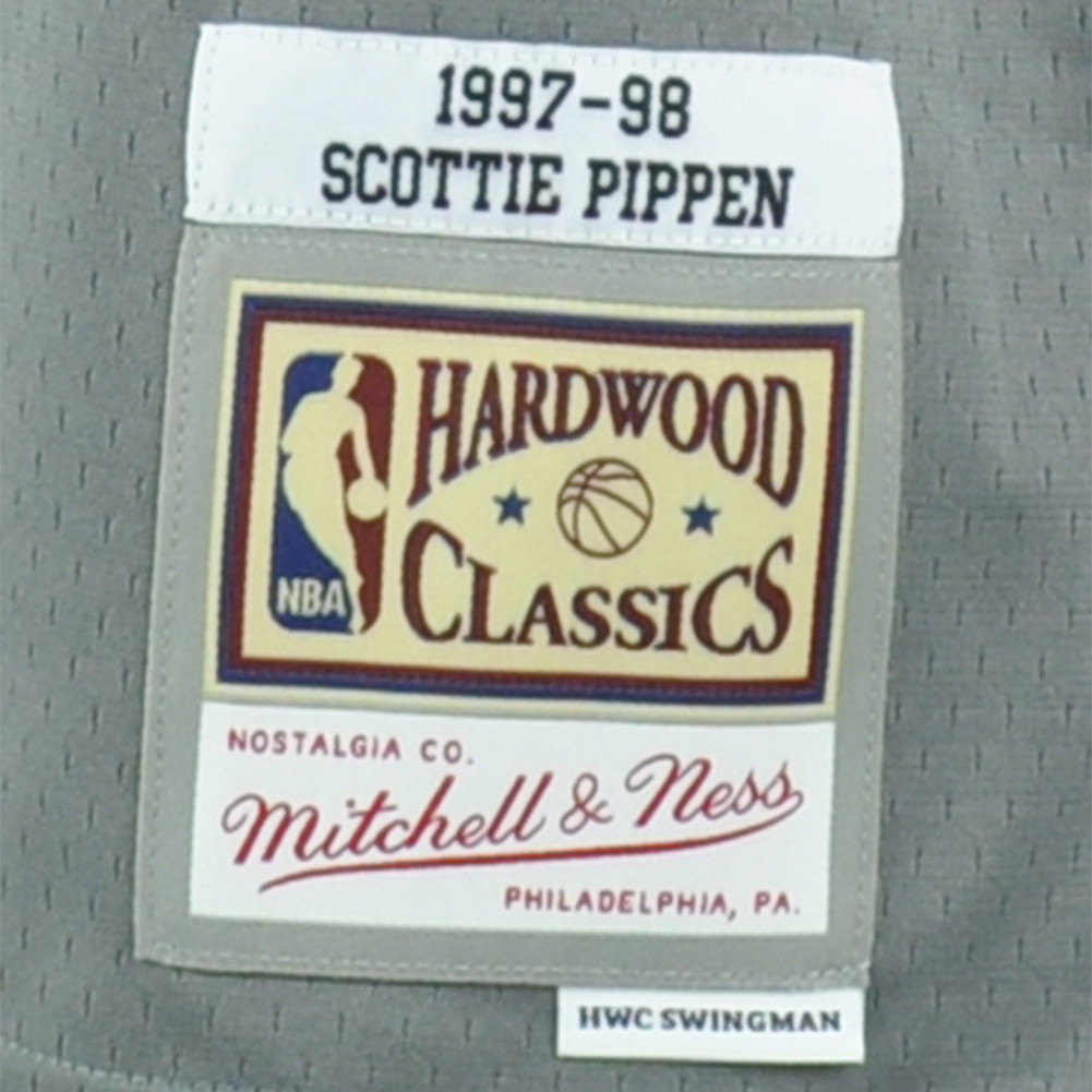 NBA Chicago Bulls Scottie Pippen #33 1997-98 Metal Jersey Mitchell