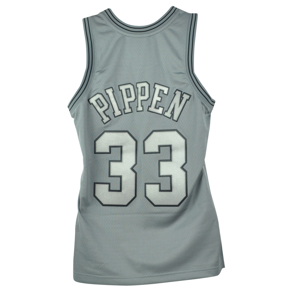 NBA Chicago Bulls Scottie Pippen #33 1997-98 Metal Jersey Mitchell