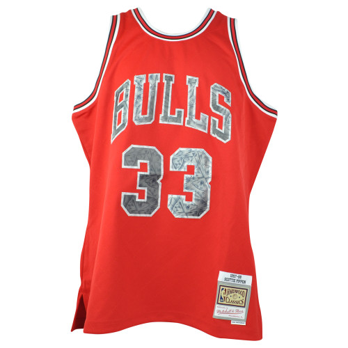 NBA Chicago Bulls Scottie Pippen #33 1997-98 Metal Jersey Mitchell