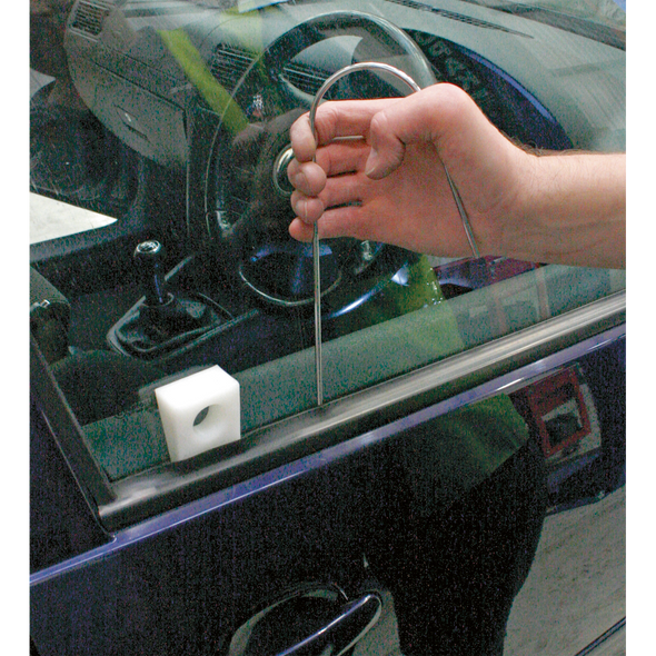 EC95.V2_ACT_UNLOCKING_CAR_DOOR_PIC3.png