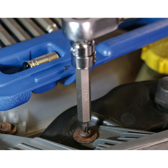 AK219_ACT_IN_USE_CLOSE_UP_PIC2