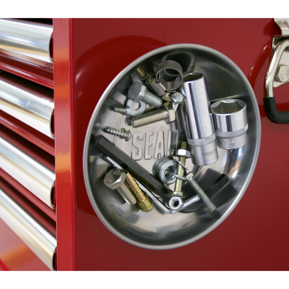 AK231_ACT_ON_TOP_CHEST