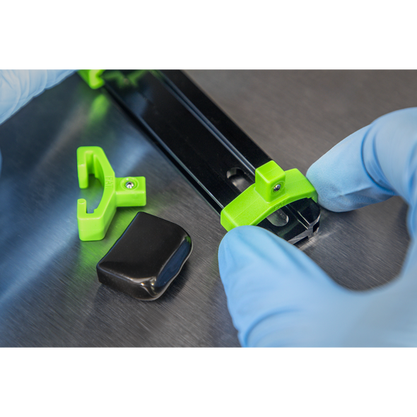 AK27052HV_ACT_REMOVING_CLIP