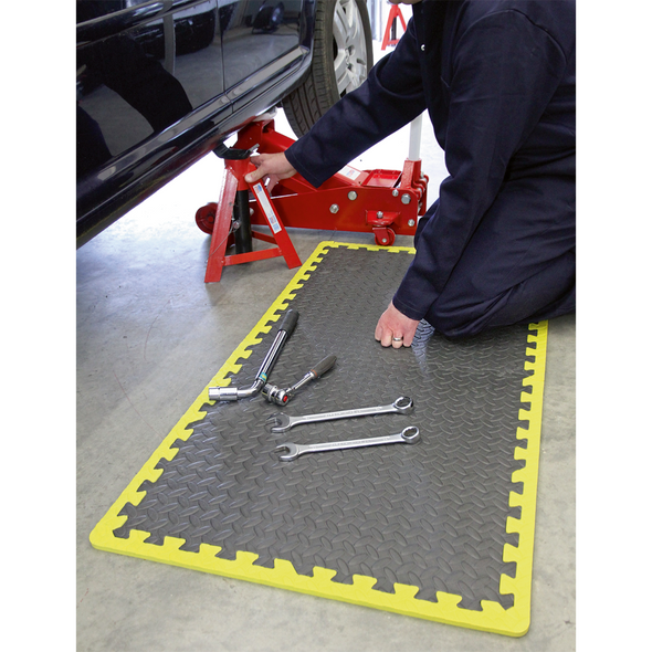 MIC1218Y3_ACT_IN_USE_NEXT_TO_CAR
