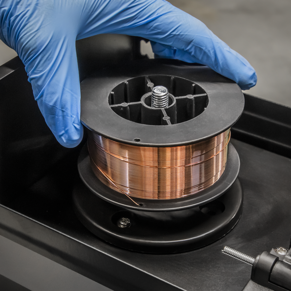 MIG-7K06_ACT_INSERTING_SPOOL