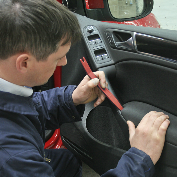 RT-KIT.V4_ACT_REMOVING_DOOR_TRIM
