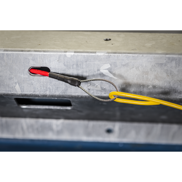 RT1_ACT_INSERTING_WIRE