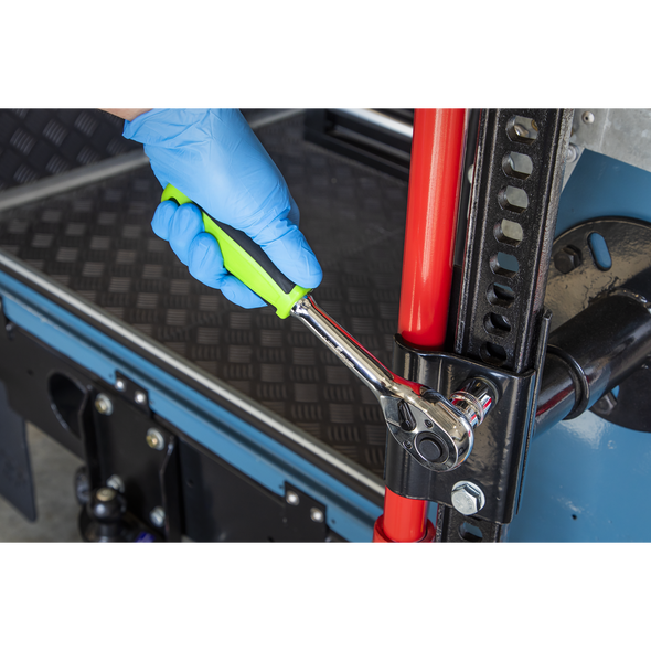 S01202_ACT_IN_USE_PIC4