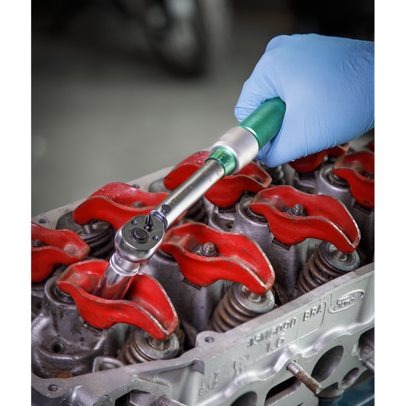 STW901_ACT_ON_ENGINE_BAY