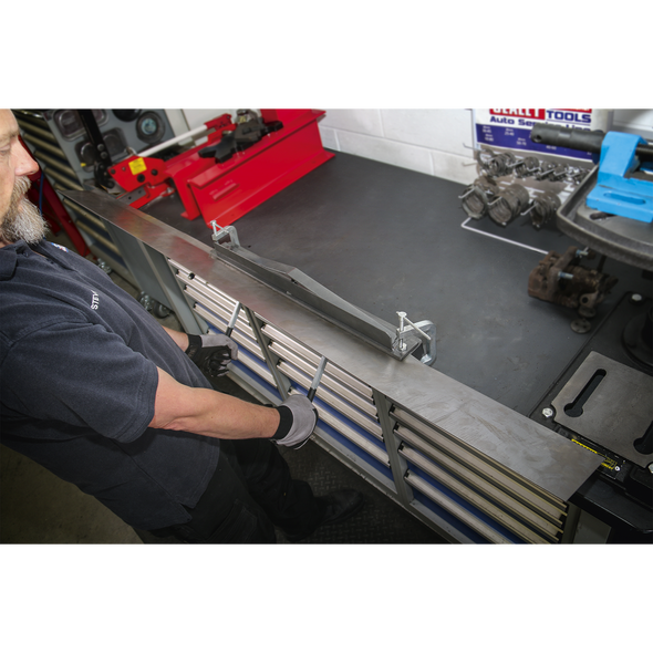 TS01.V2_ACT_LONG_SHEET_BEING_BENT