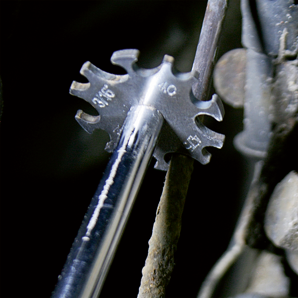 VS0210_ACT_CLEANING_BRAKE_PIPES_CLOSE.png