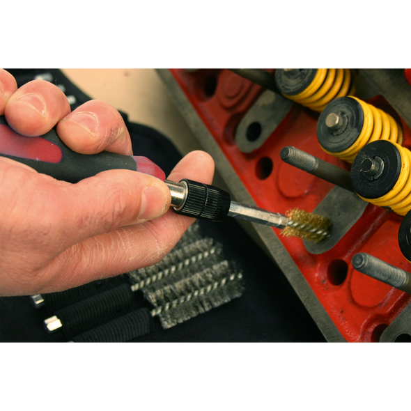 VS1800.V2_ACT_CLEANING_CAR_PARTS_PIC2