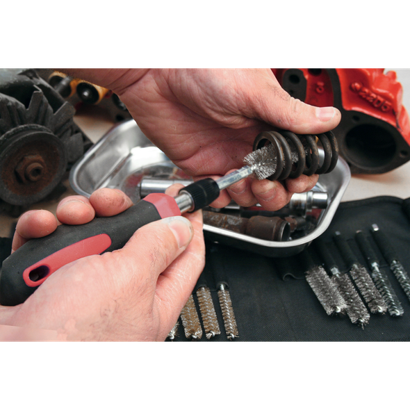 VS1800.V2_ACT_CLEANING_CAR_PARTS