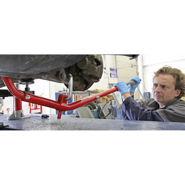 VS3815.V3_ACT_WIDE_SHOT