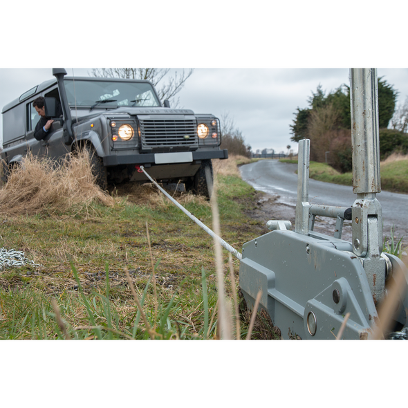 WRP3200_ACT_WINCHING_LANDROVER