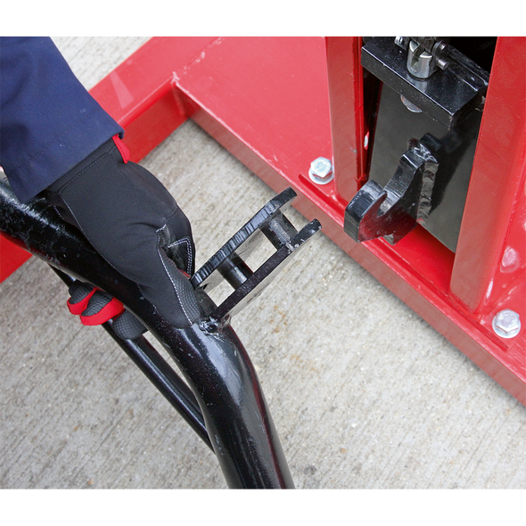 AVR1500FP.V2_ACT_INSTALLING_WHEEL_LIFT