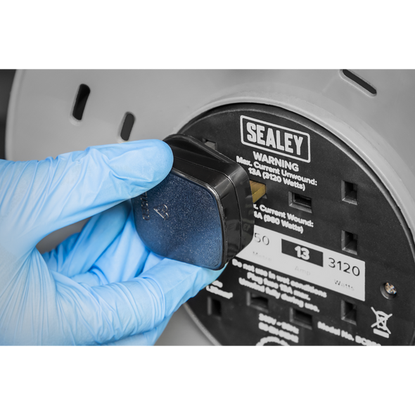 BCR50.V3_ACT_PLUGGING_IN