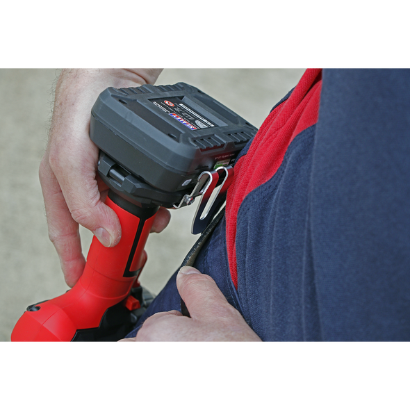 CP20VID_ACT_BELT_CLIP_CLOSE