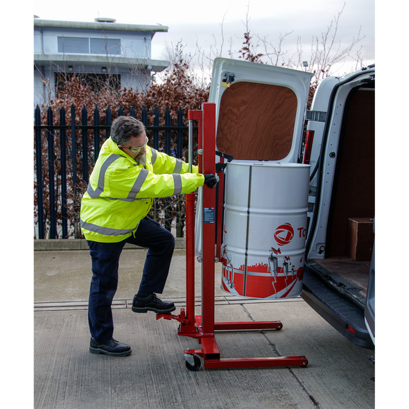 DH03.V2_ACT_LOADING_VAN_PIC2