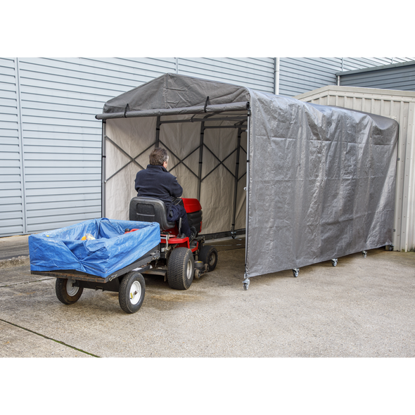 FGE01_ACT_DRIVING_MOWER_IN