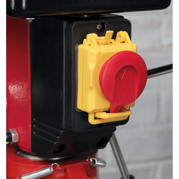 GDM140F_ACT_EMERGENCY_STOP_BUTTON