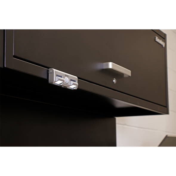 GL93.V2_ACT_IN_CUPBOARD_OR_SHED