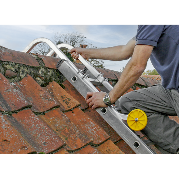 LAD003_ACT_HOOKED_OVER_ROOF_PIC3