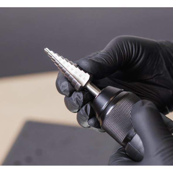 AK4744.V2_ACT_IN_DRILL