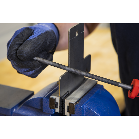 AK5732_ACT_IN_USE_CLOSE_PIC3