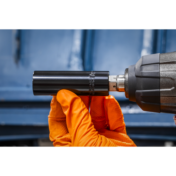 AK685_ACT_ATTACHING_TO_TOOL