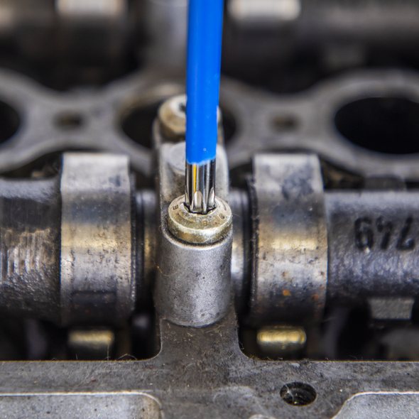 AK7165.V3_ACT_IN_USE_CLOSE