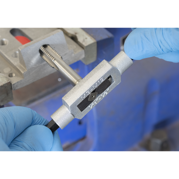 AK727_ACT_IN_USE_PIC2