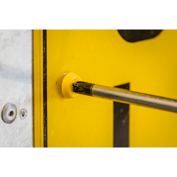 AB195NP_ACT_IN_USE