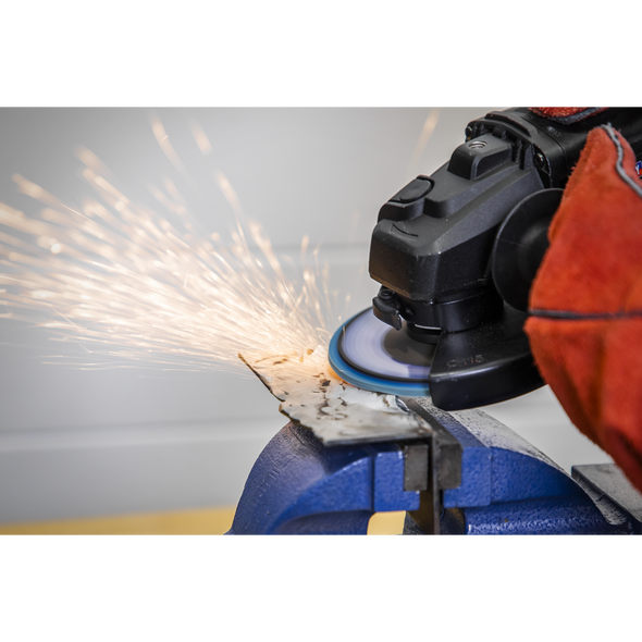 FD1156010_ACT_IN_USE_PIC2