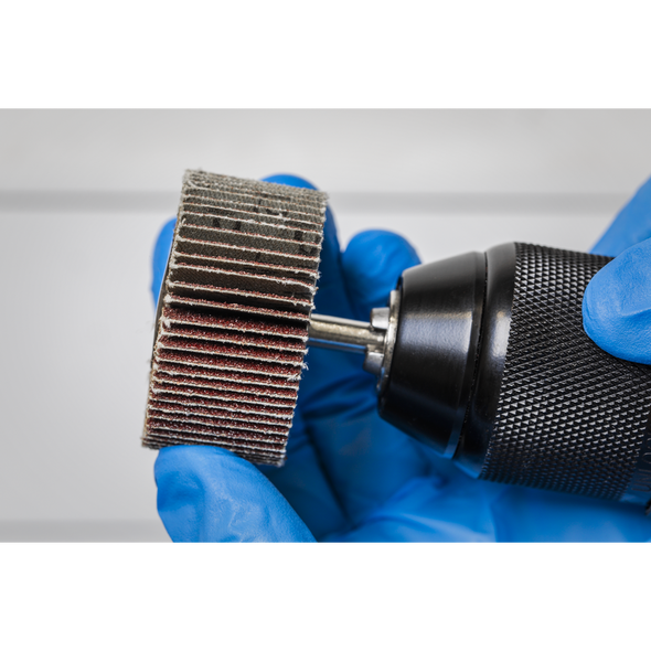 FW5025805_ACT_ATTACHING_TO_DRILL