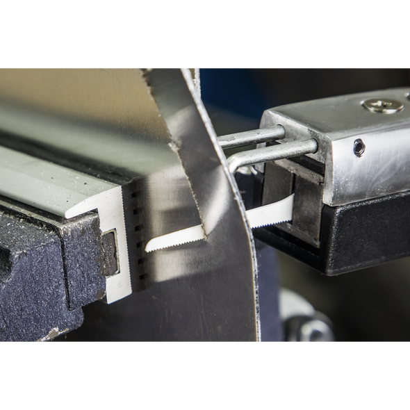 SA345-B3215_ACT_IN_USE_CLOSE