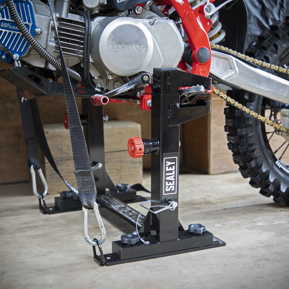 SPL01_ACT_IN_USE_WITH_STRAPS_PIC3