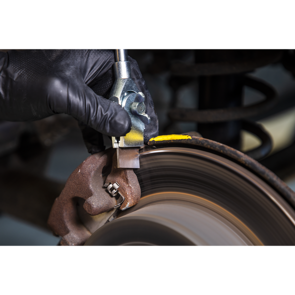 VS0216_ACT_IN_USE_PIC2